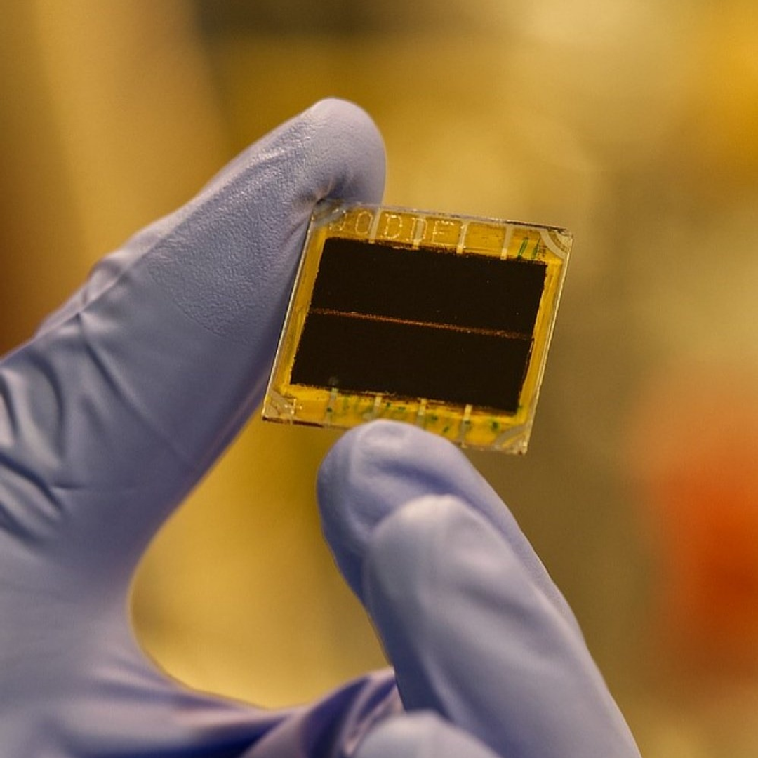 Oxford scientists develop ultra-thin material to turn objects into ...