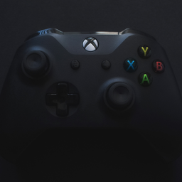 Photos of an apparent Xbox Elite 3 controller prototype featuring a small built-in display have surfaced online.
