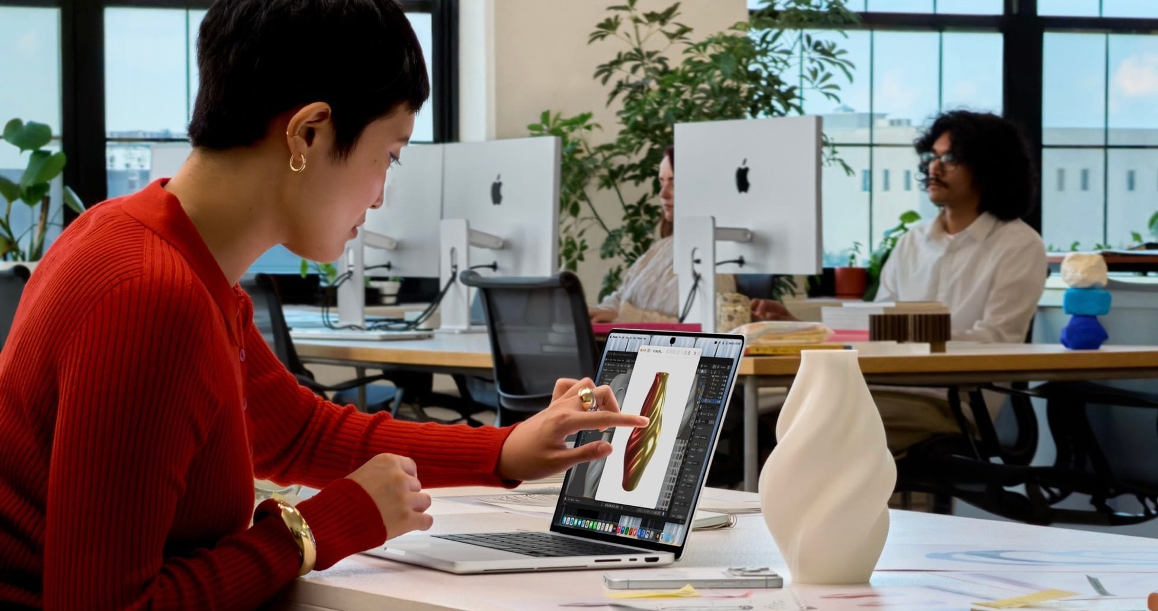 Apple unveils MacBook Pro with touchscreen OLED display and Dynamic Island
