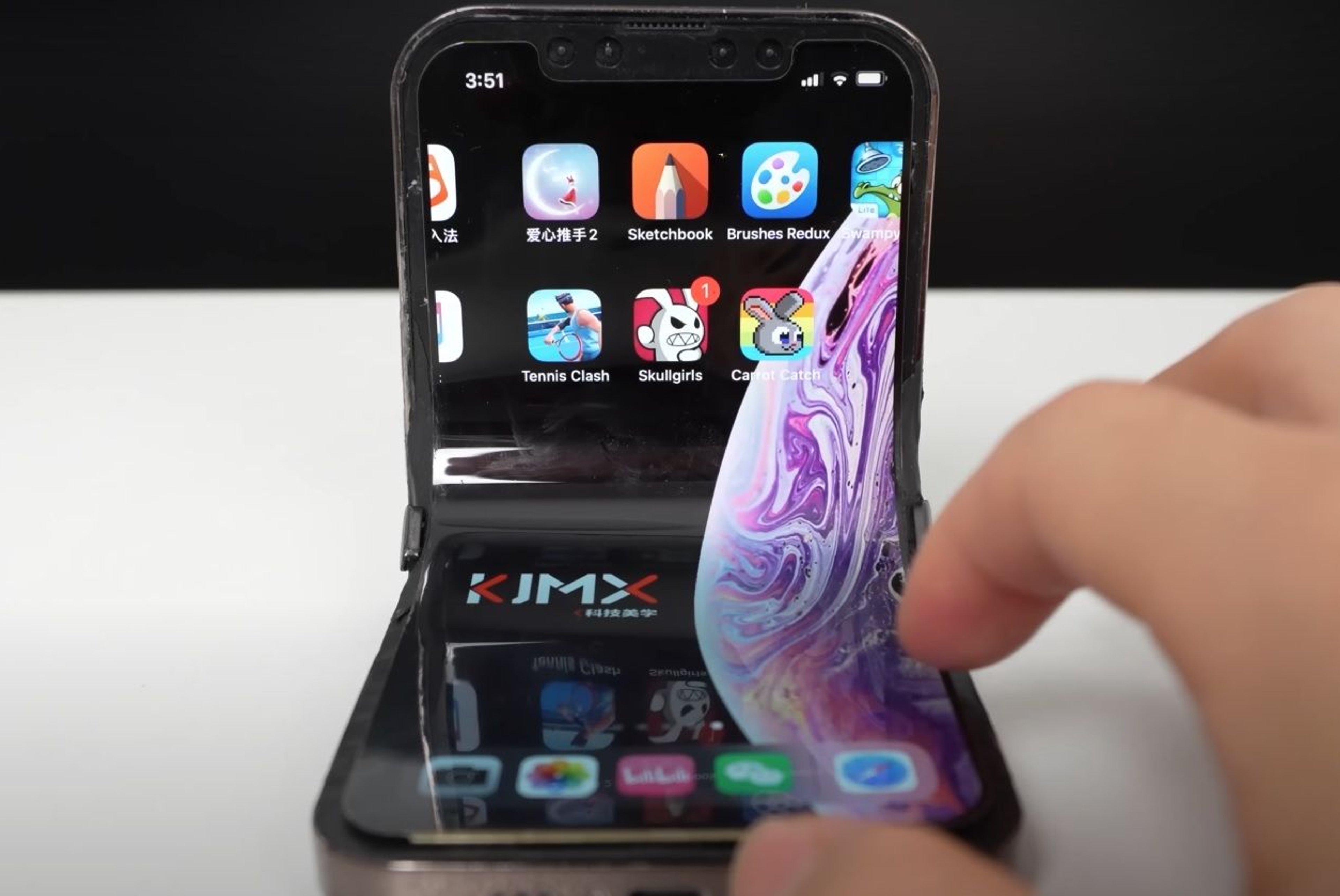 Chinese Bloggers Create Foldable iPhone