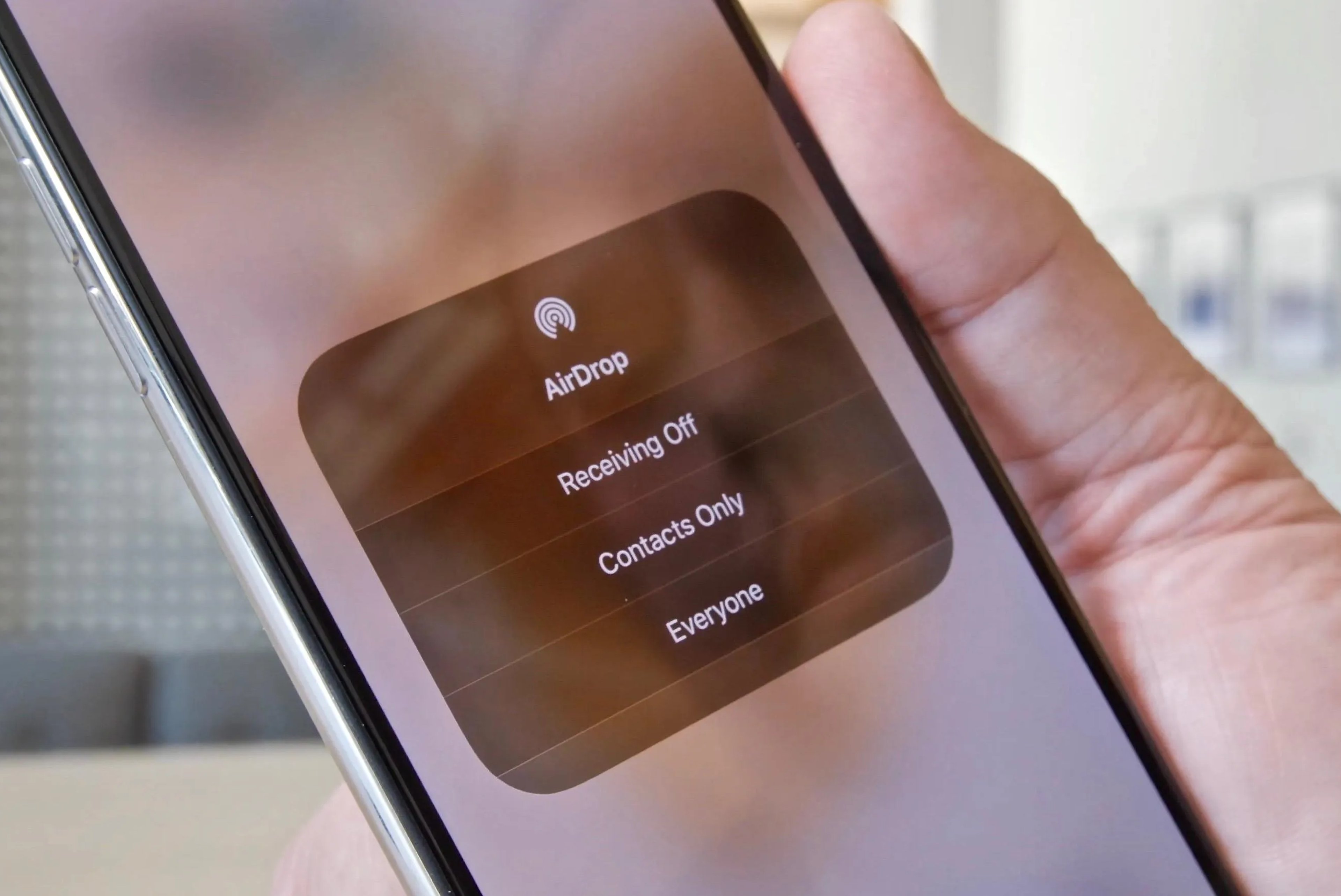 Apple Will Limit the "Everyone" Mode in AirDrop With iOS 16.2