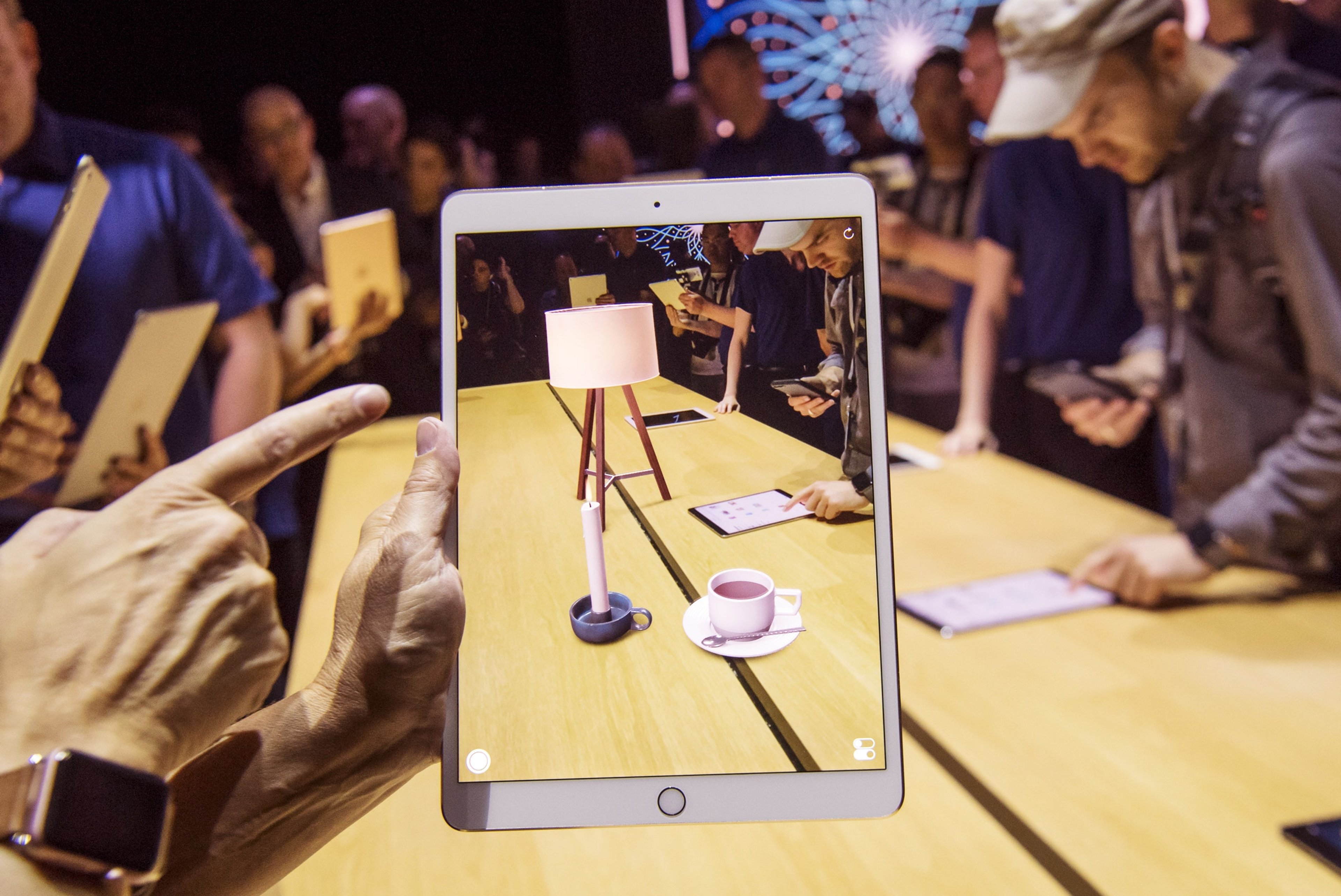 Apple to allow developers to create apps for mixed reality headset using Siri