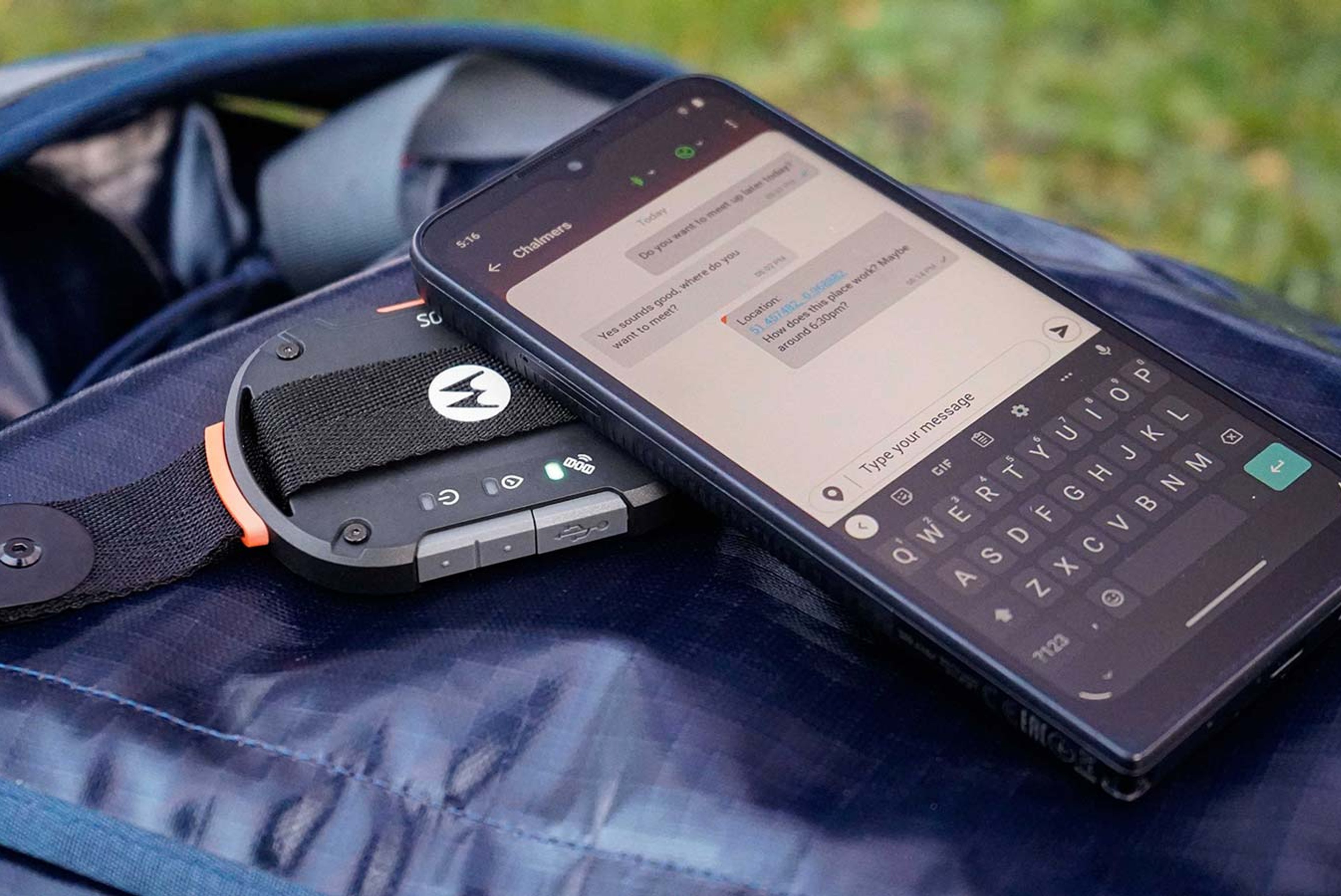 Bluetooth fob turns phones into satellite messengers