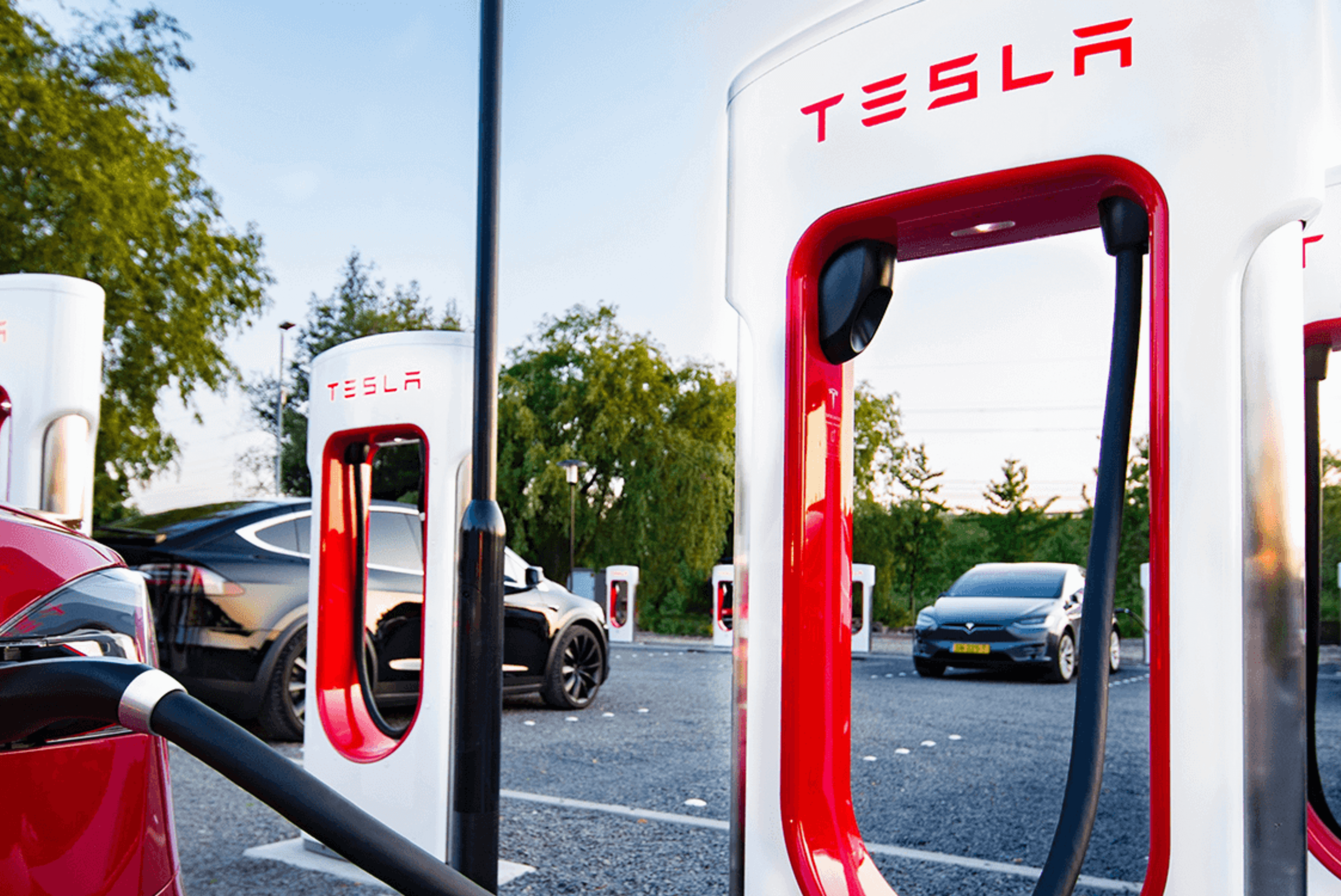 Shape of Tesla's strategy to allow non-Tesla EVs access to Superchargers