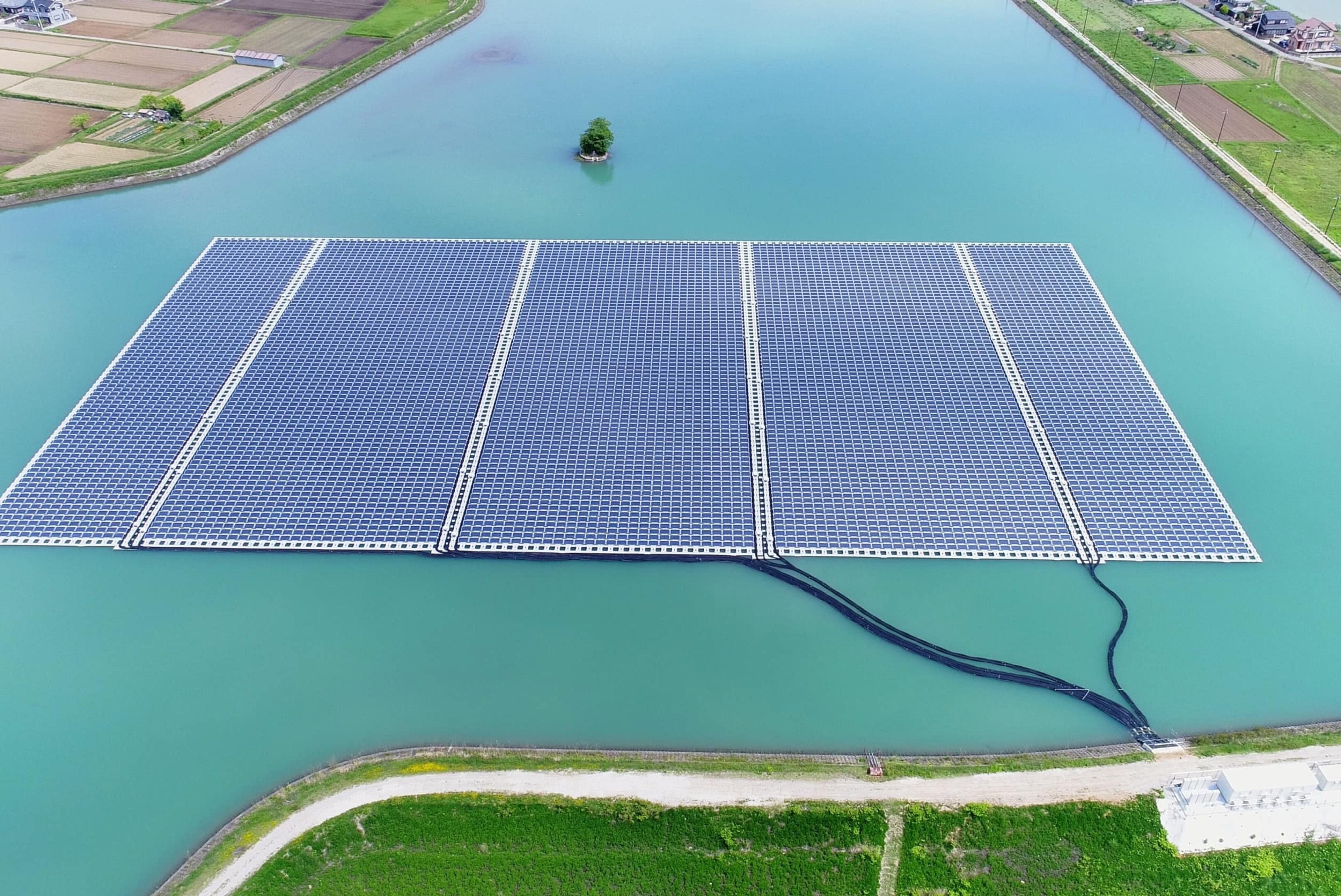 Thousands of cities could be powered entirely by floating solar panels