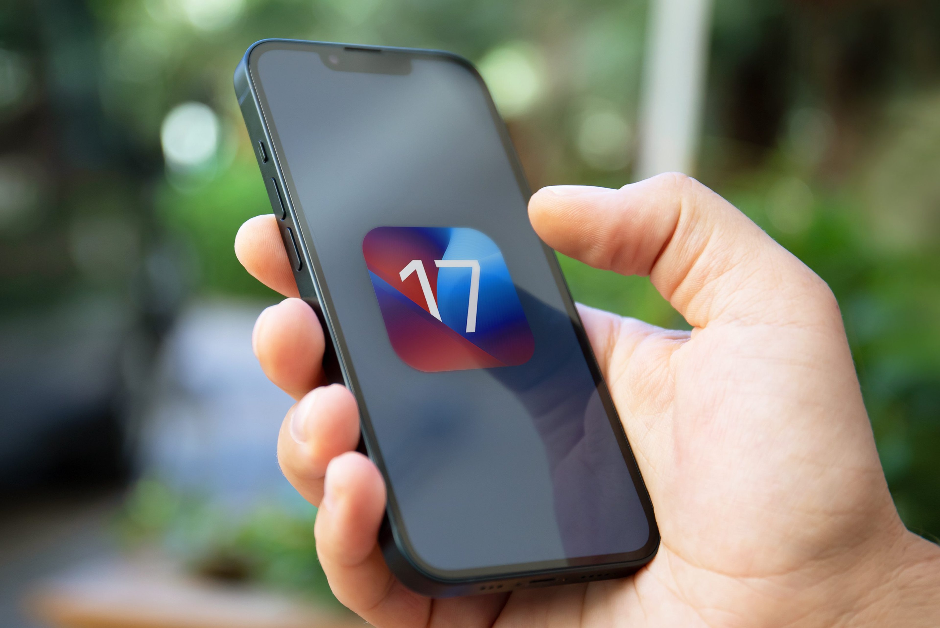 With iOS 17, Apple to turn locked iPhones into smart displays