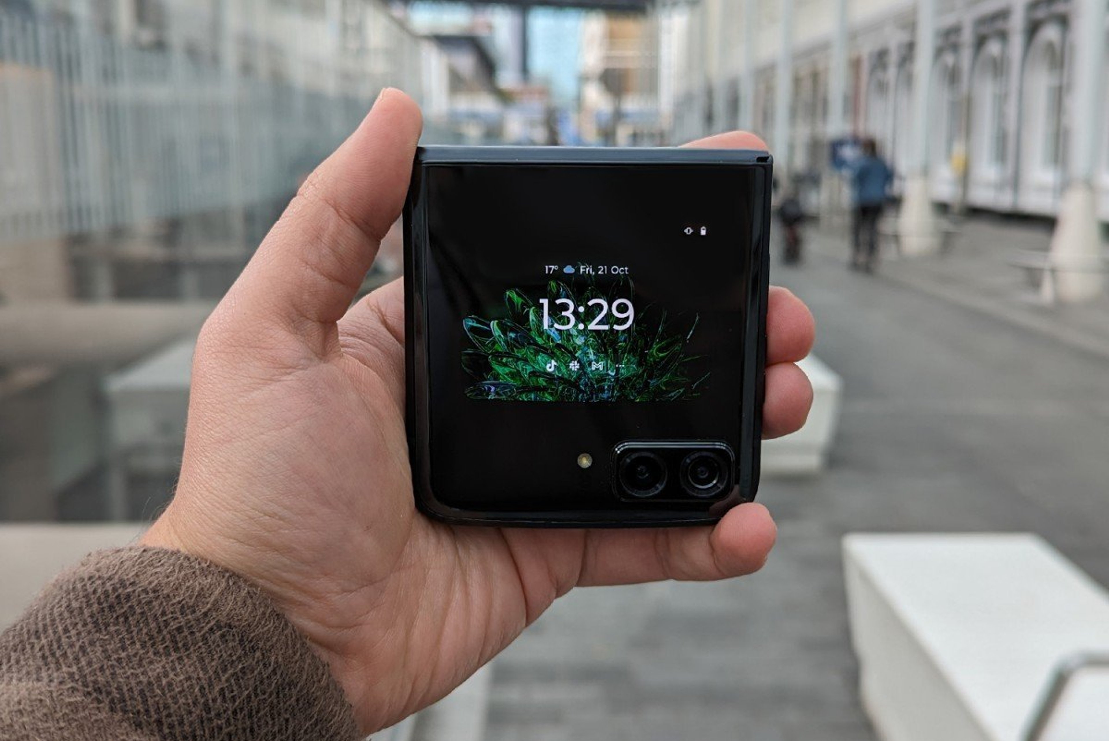Motorola's upcoming Razr foldable: Leaked slide reveals its specs and US debut
