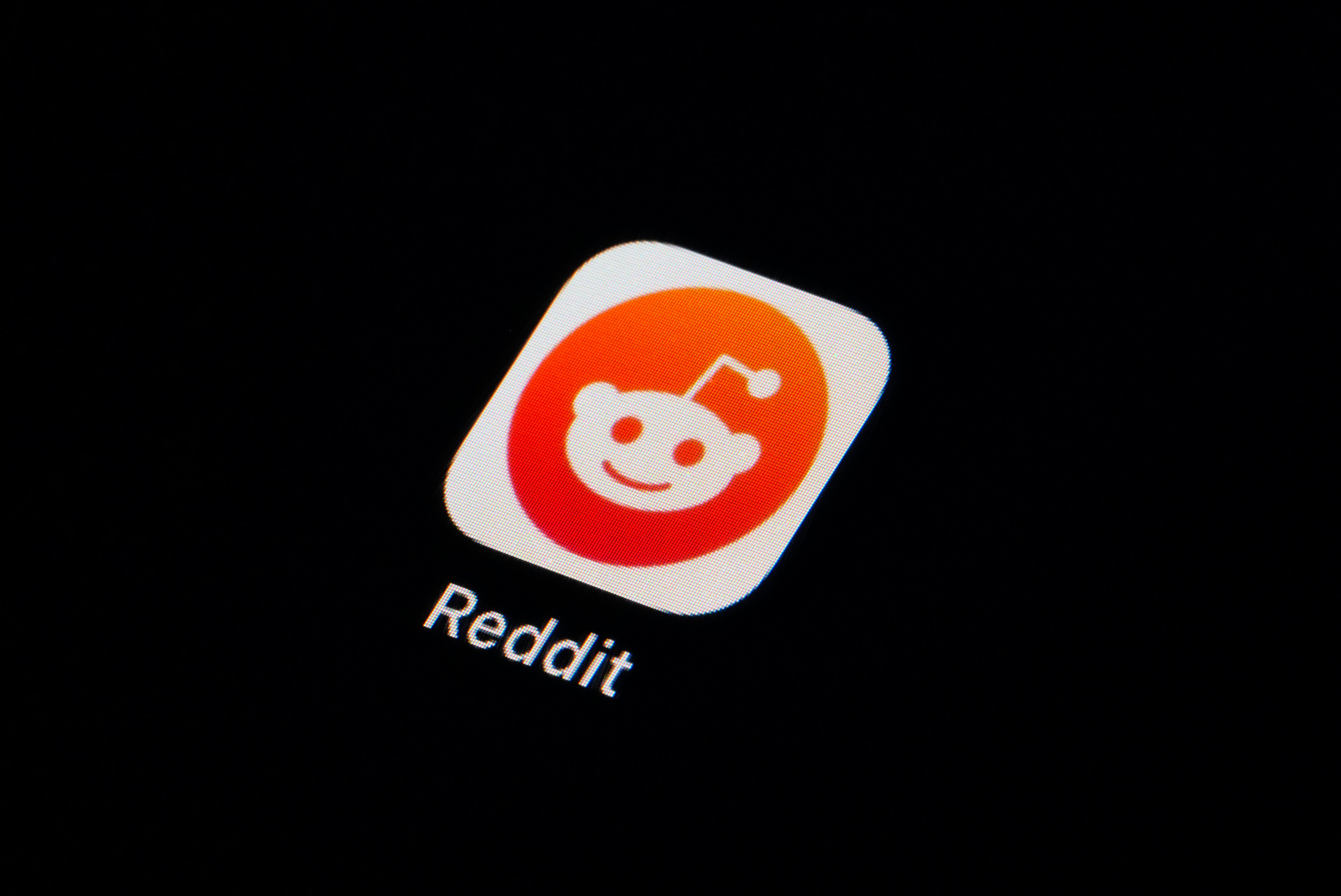 Reddit promises accessibility improvements for moderators in its mobile apps