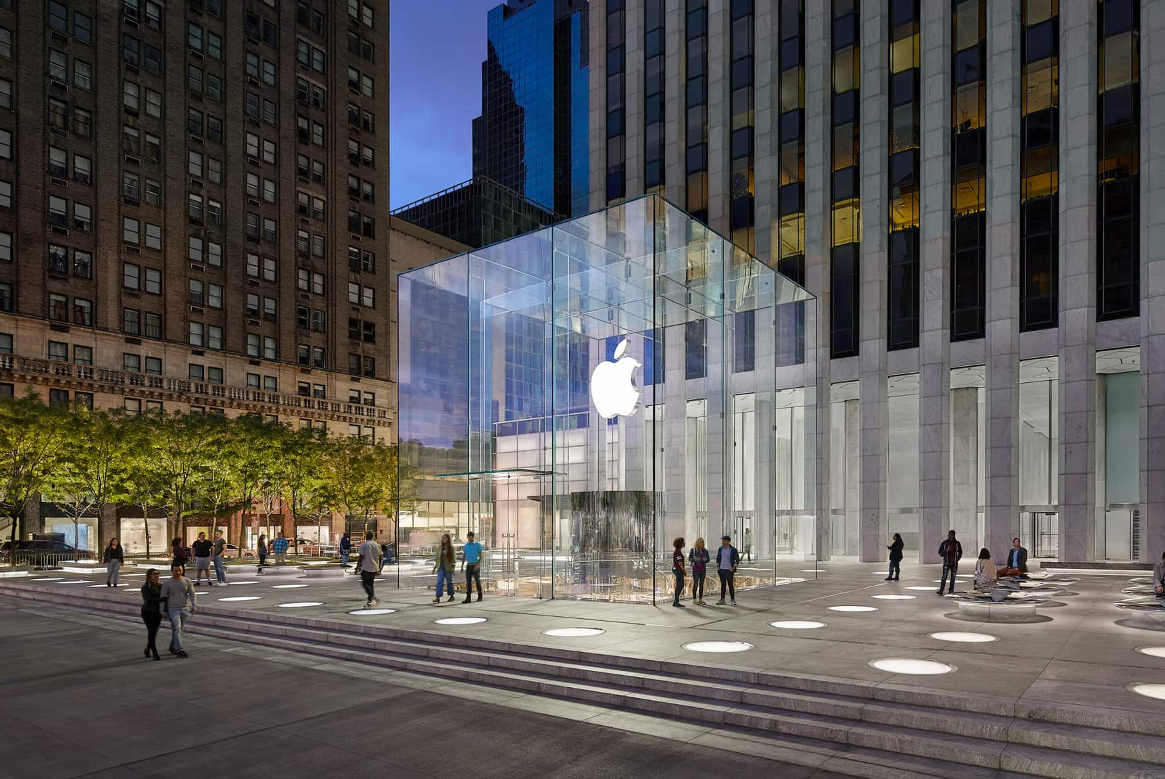 Apple's global retail net to expand: over 50 new stores planned