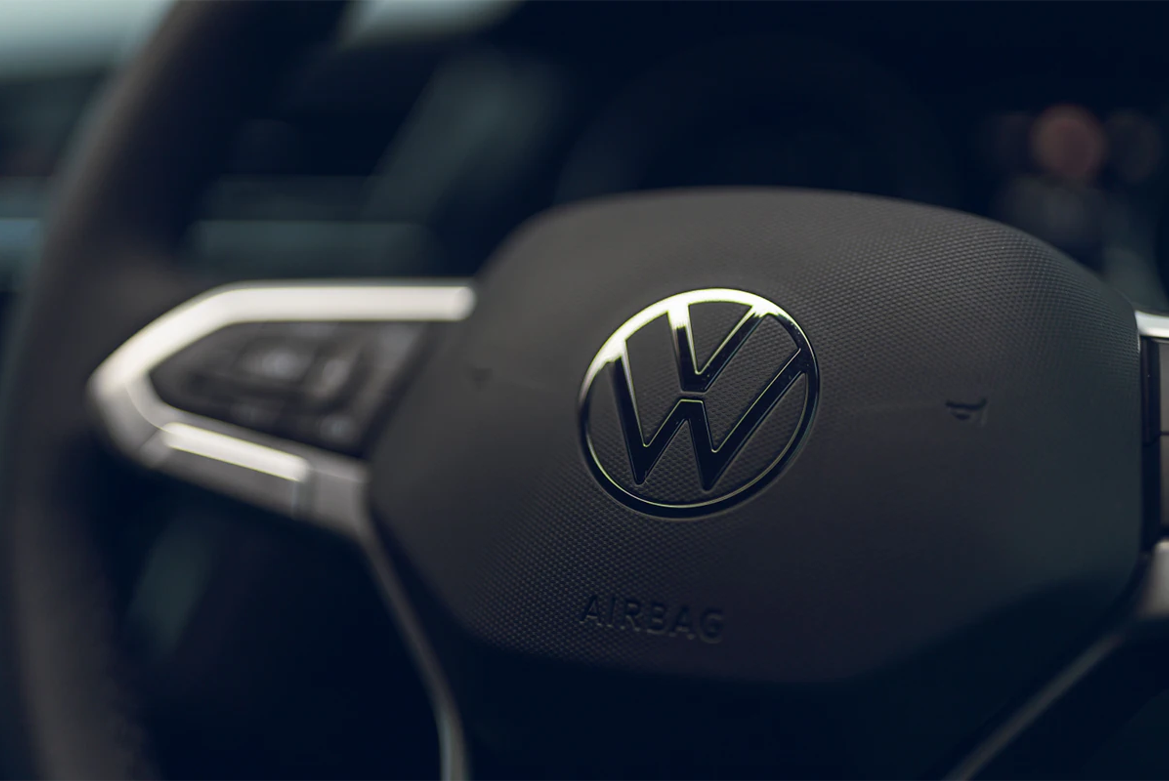 VW patent takes multifunction steering wheel to a new level