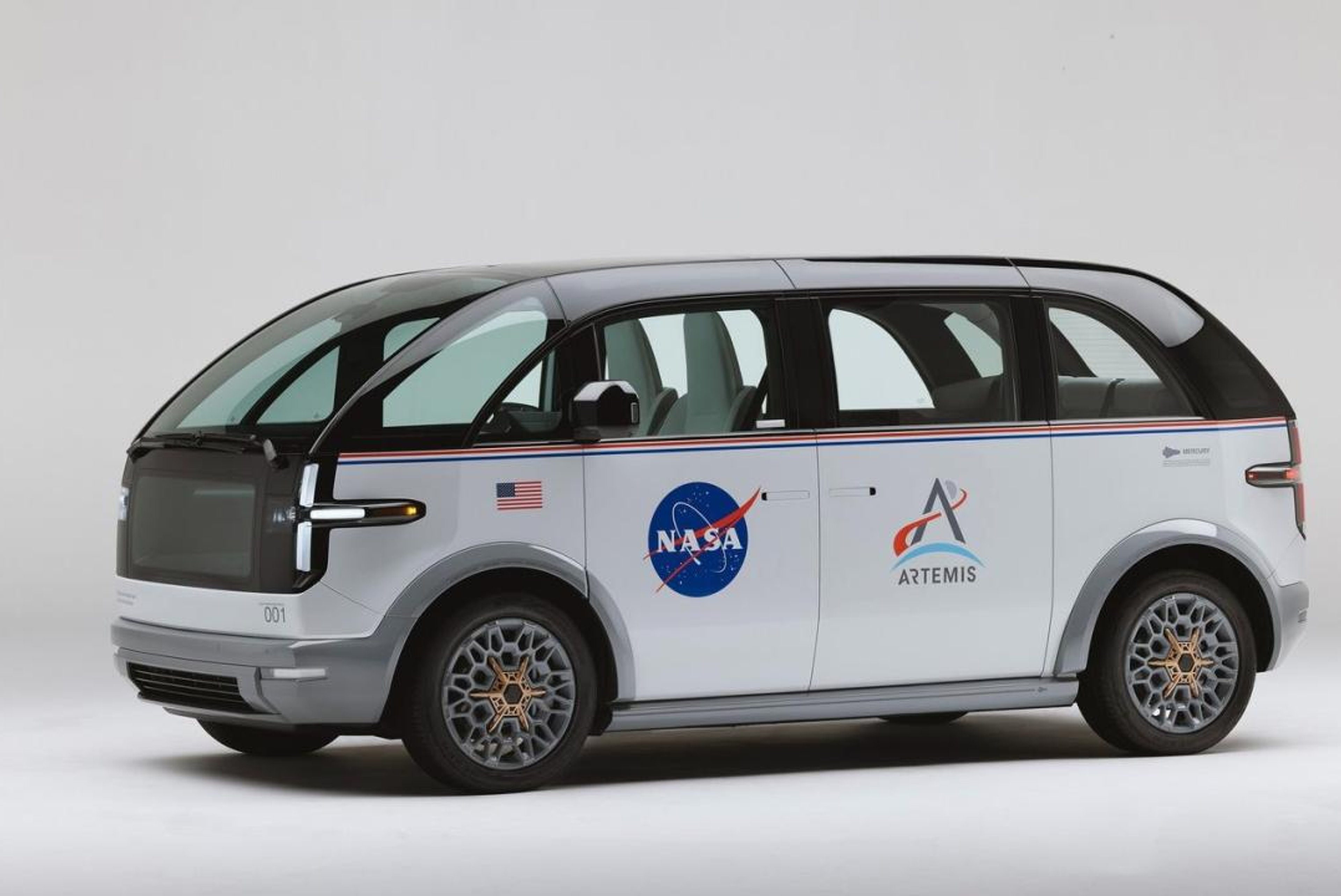 Canoo's EV trio set to shuttle astronauts for NASA's Artemis 2 mission