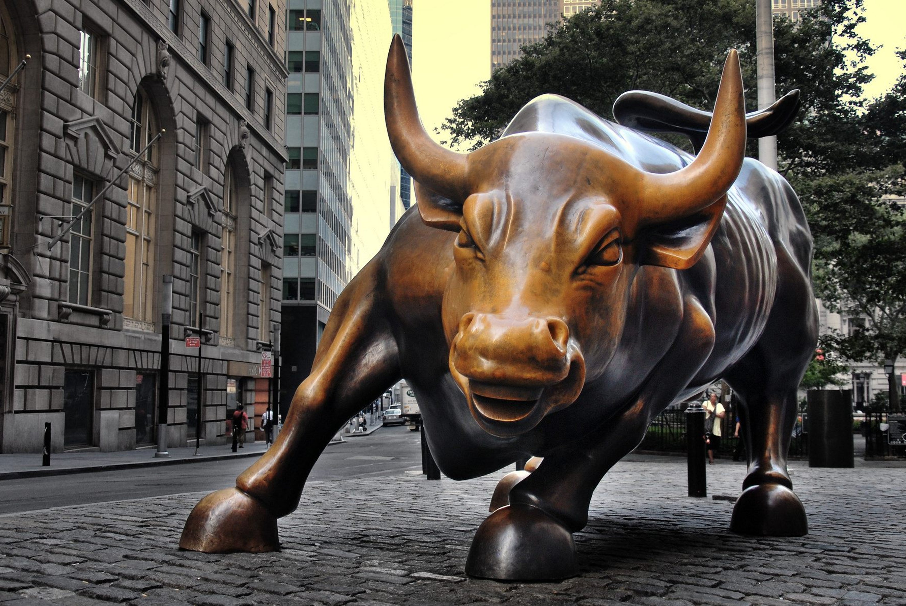 Wall Street banks hit with $549 million fine for not backing up messaging app data