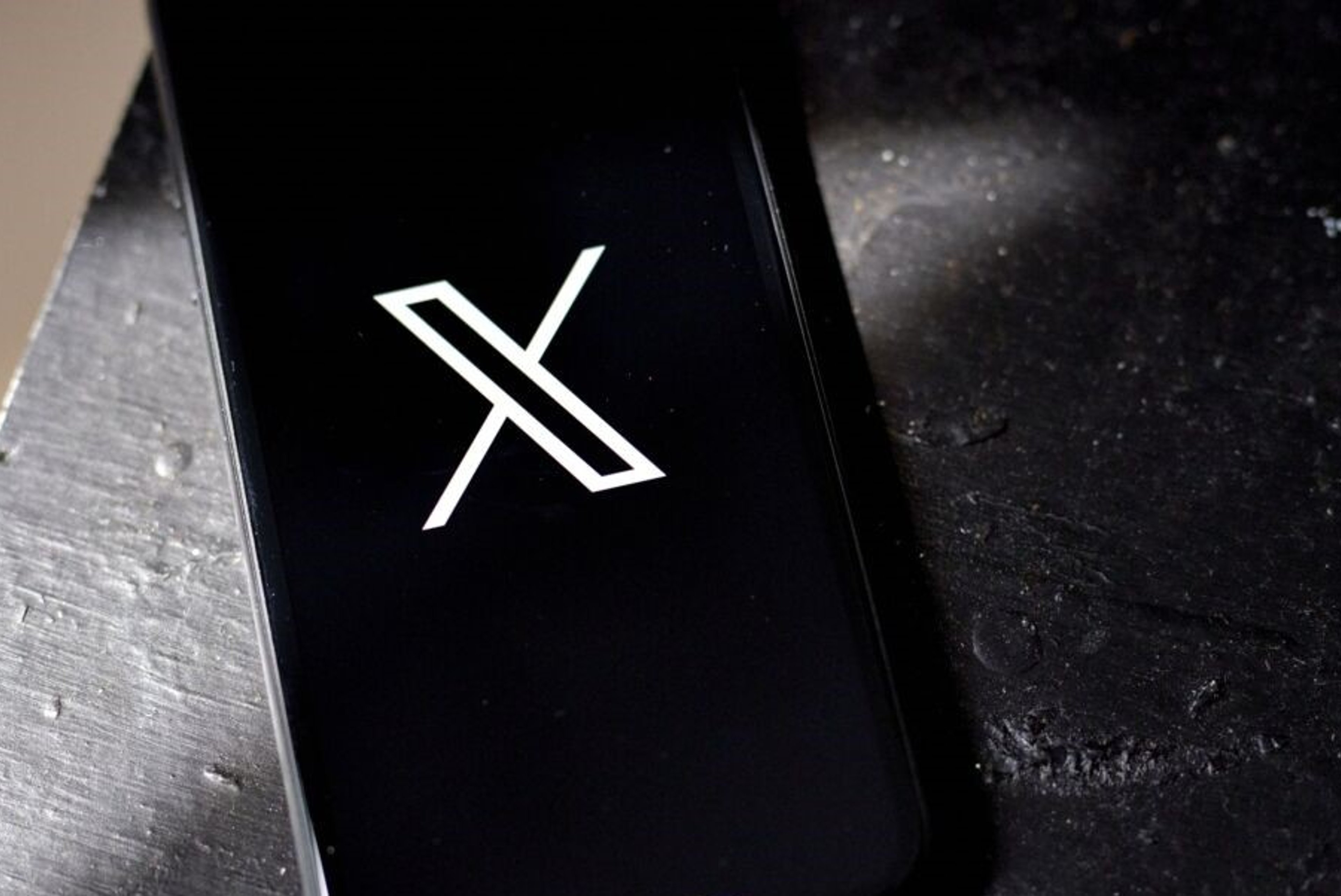 X introduces Community Notes for videos