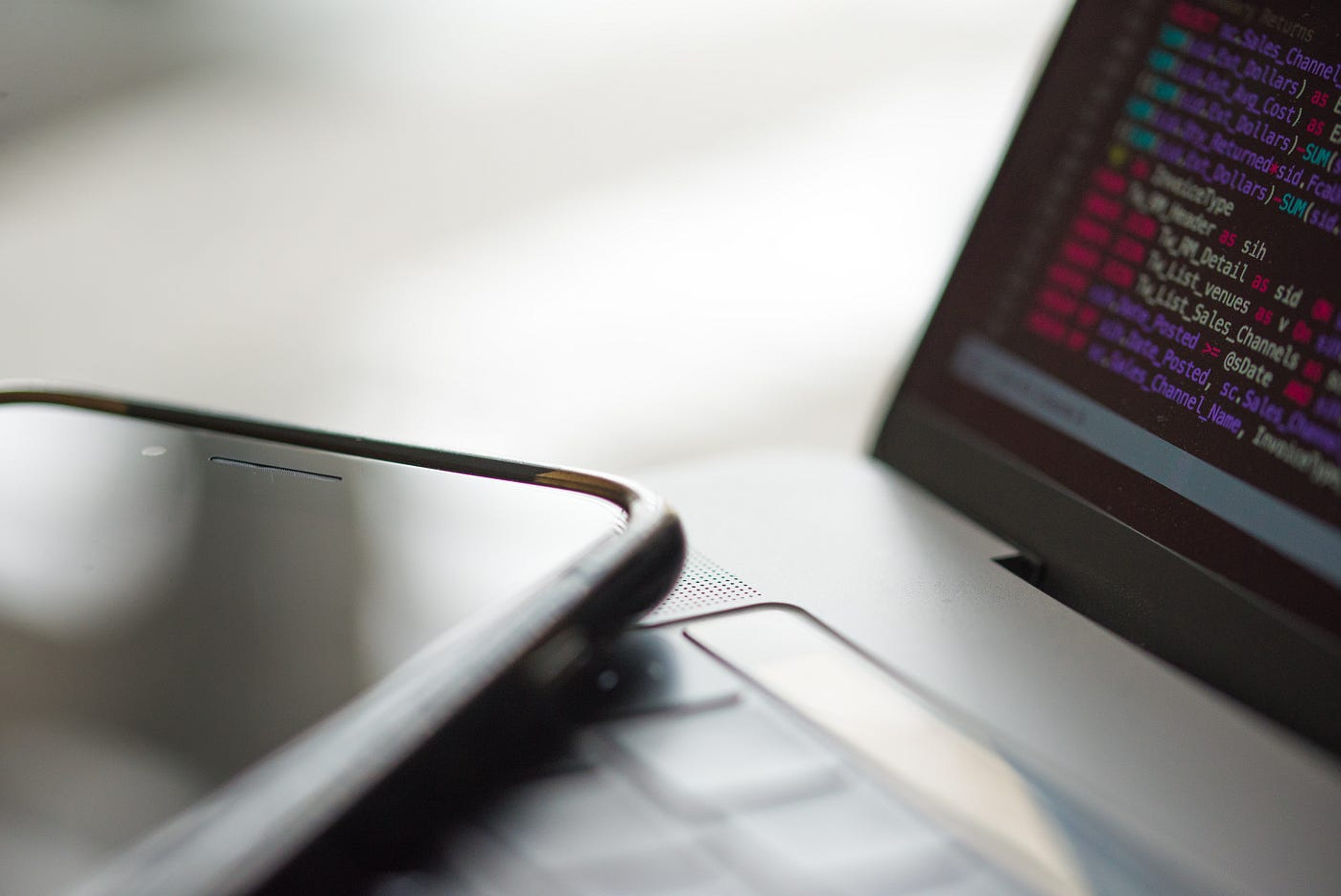 Apple and Google confirm governments' surveillance through push notifications