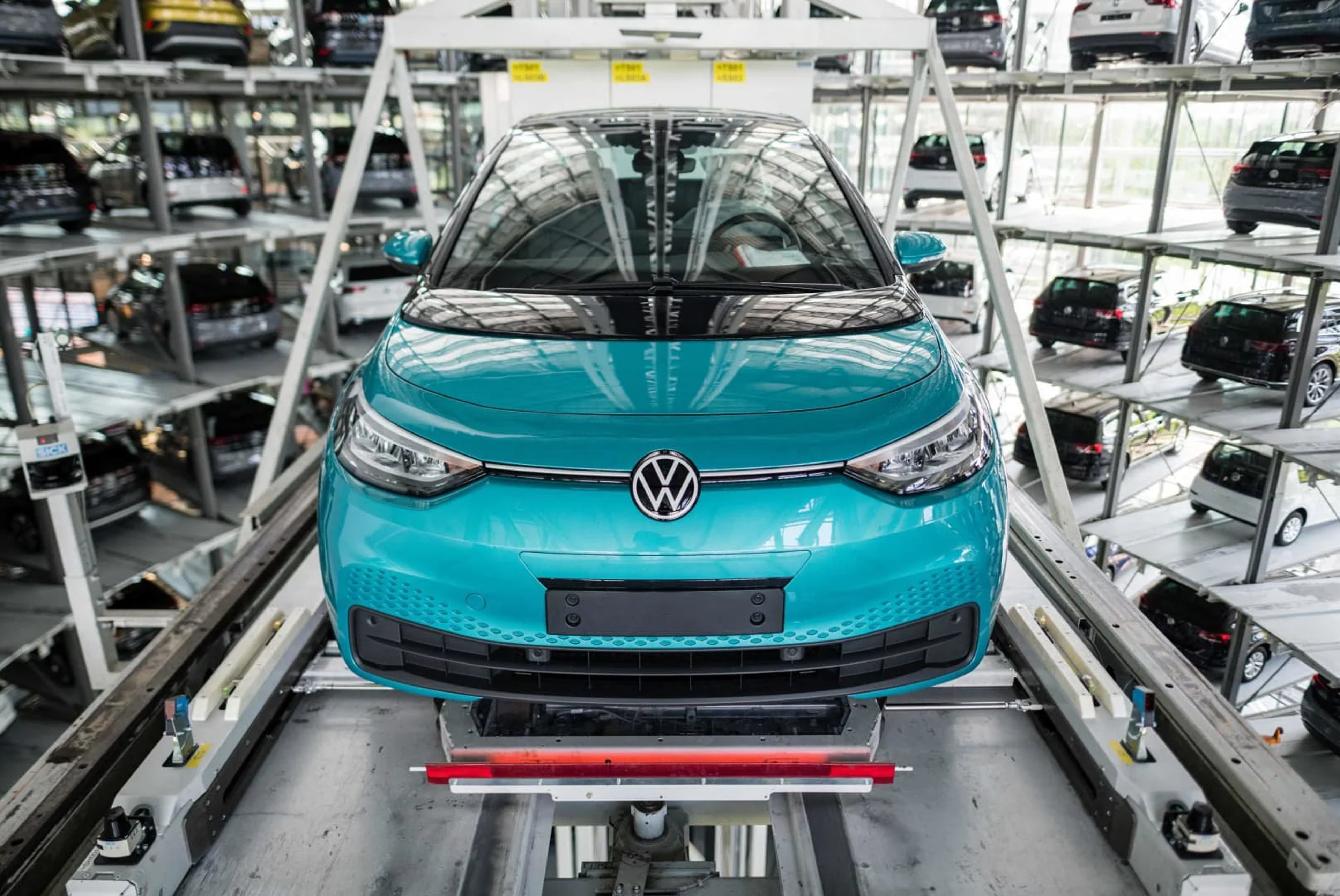 Volkswagen and Bosch collaborate on testing robot parking and automated EV charging