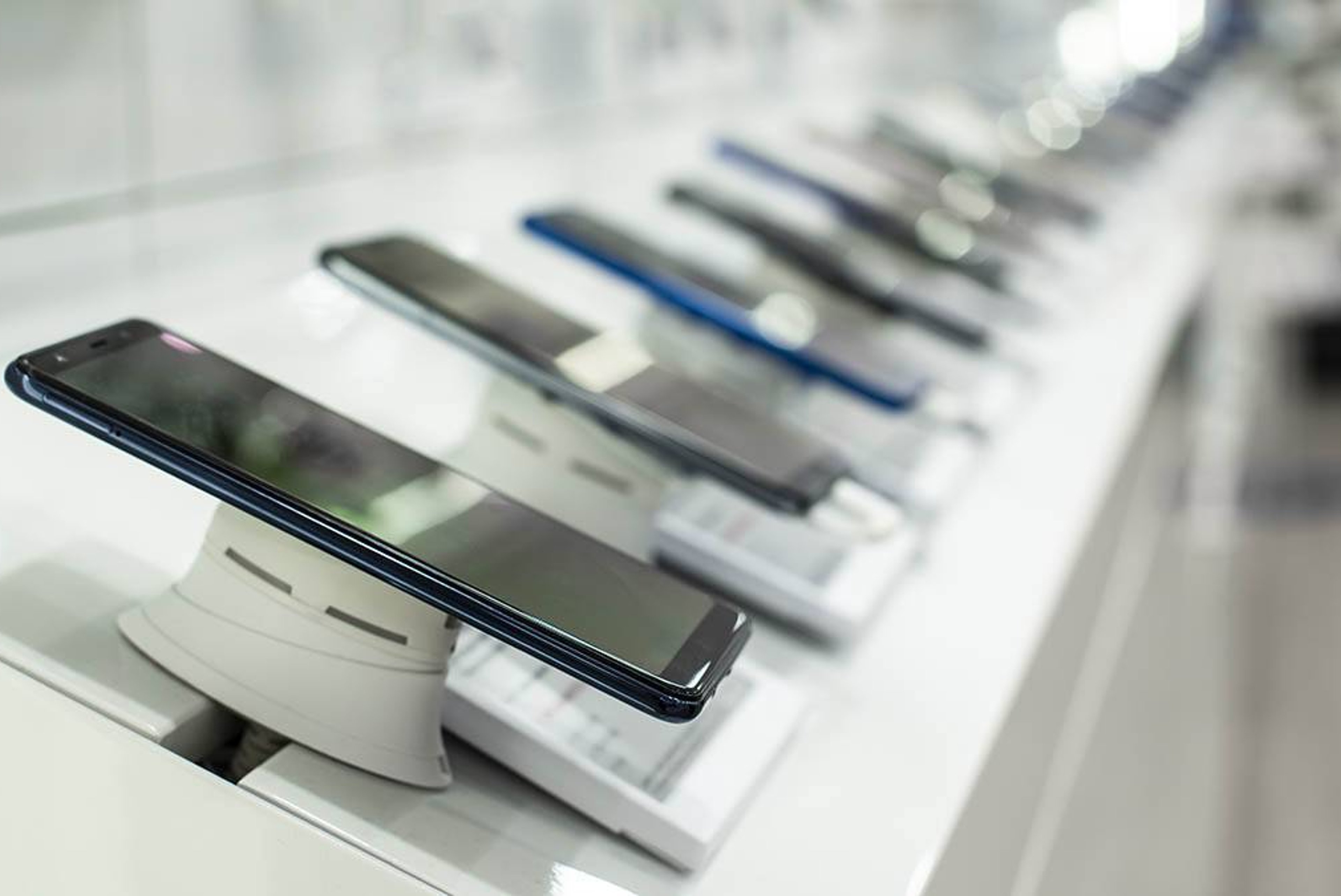 Apple surpasses Samsung in global smartphone shipments for 2023