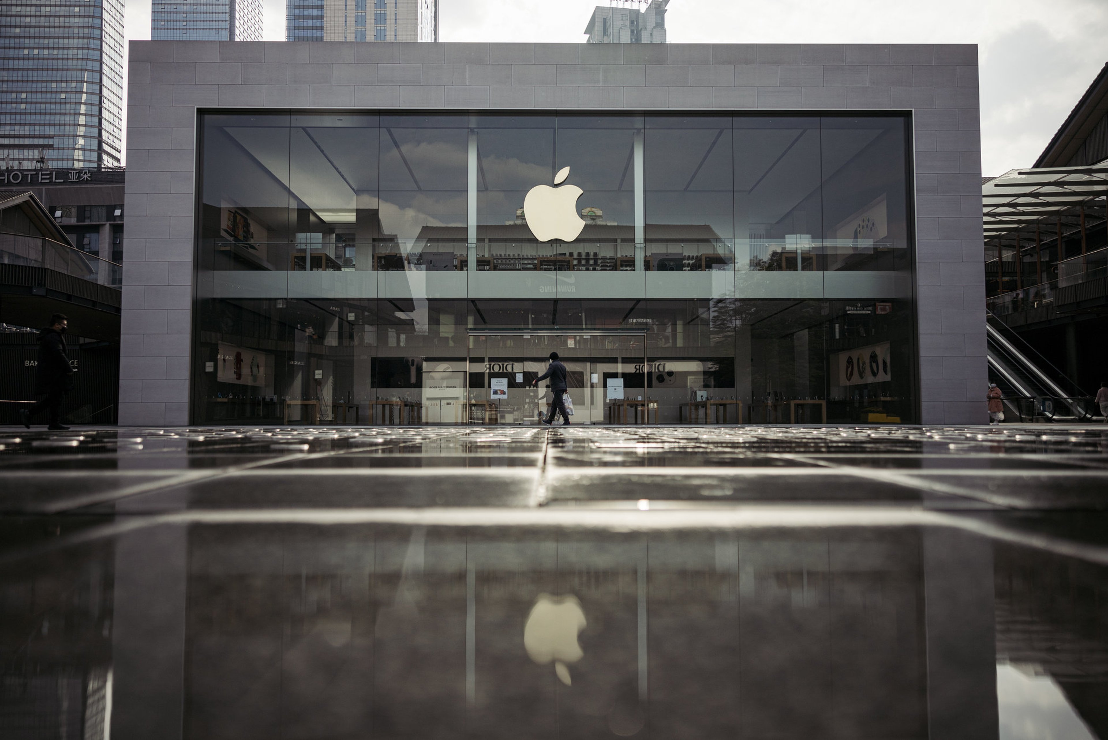 Apple's design team sees another longtime member departure