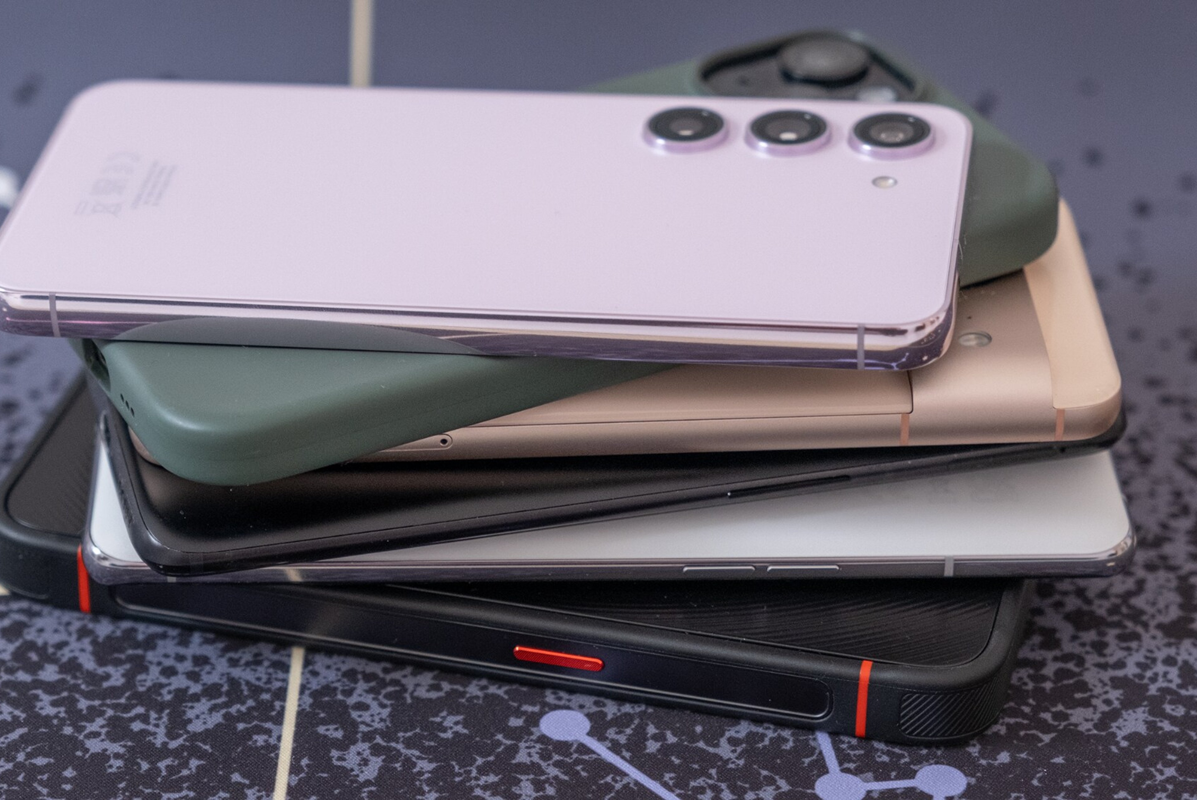 Samsung regains top position in global smartphone market, IDC reports