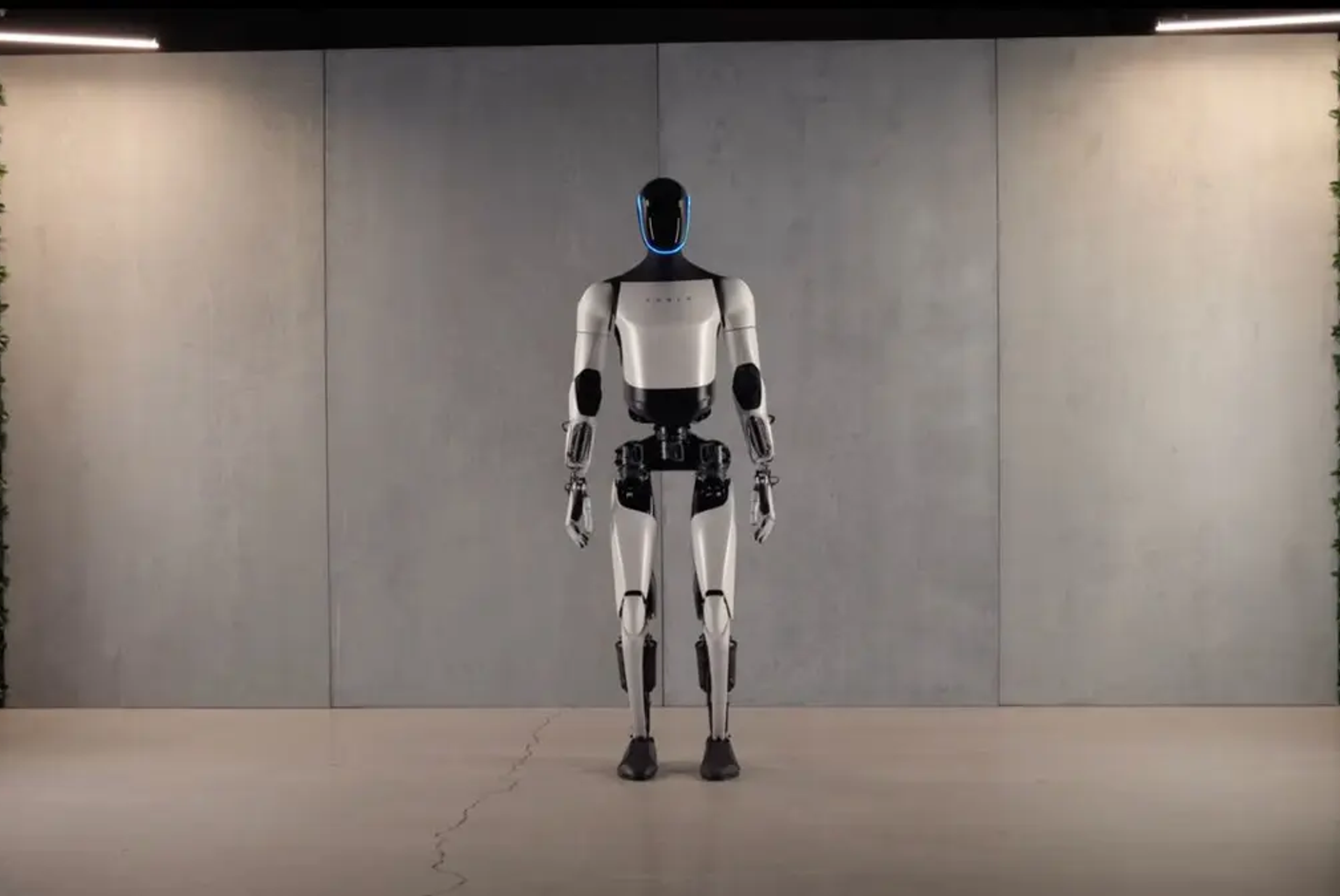 Tesla to have humanoid robots for internal use next year, Musk says