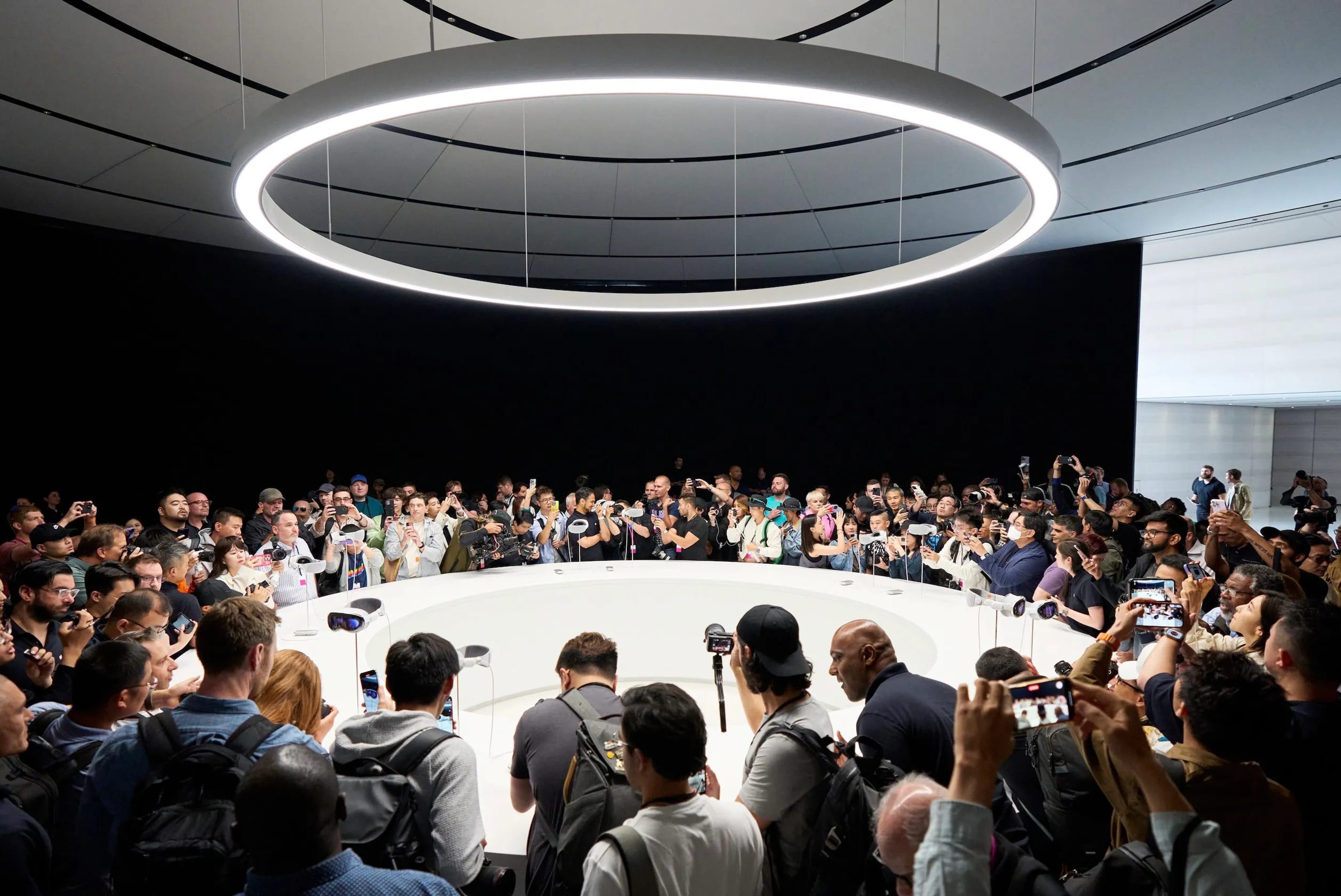 Apple reportedly working to bring AI to Vision Pro