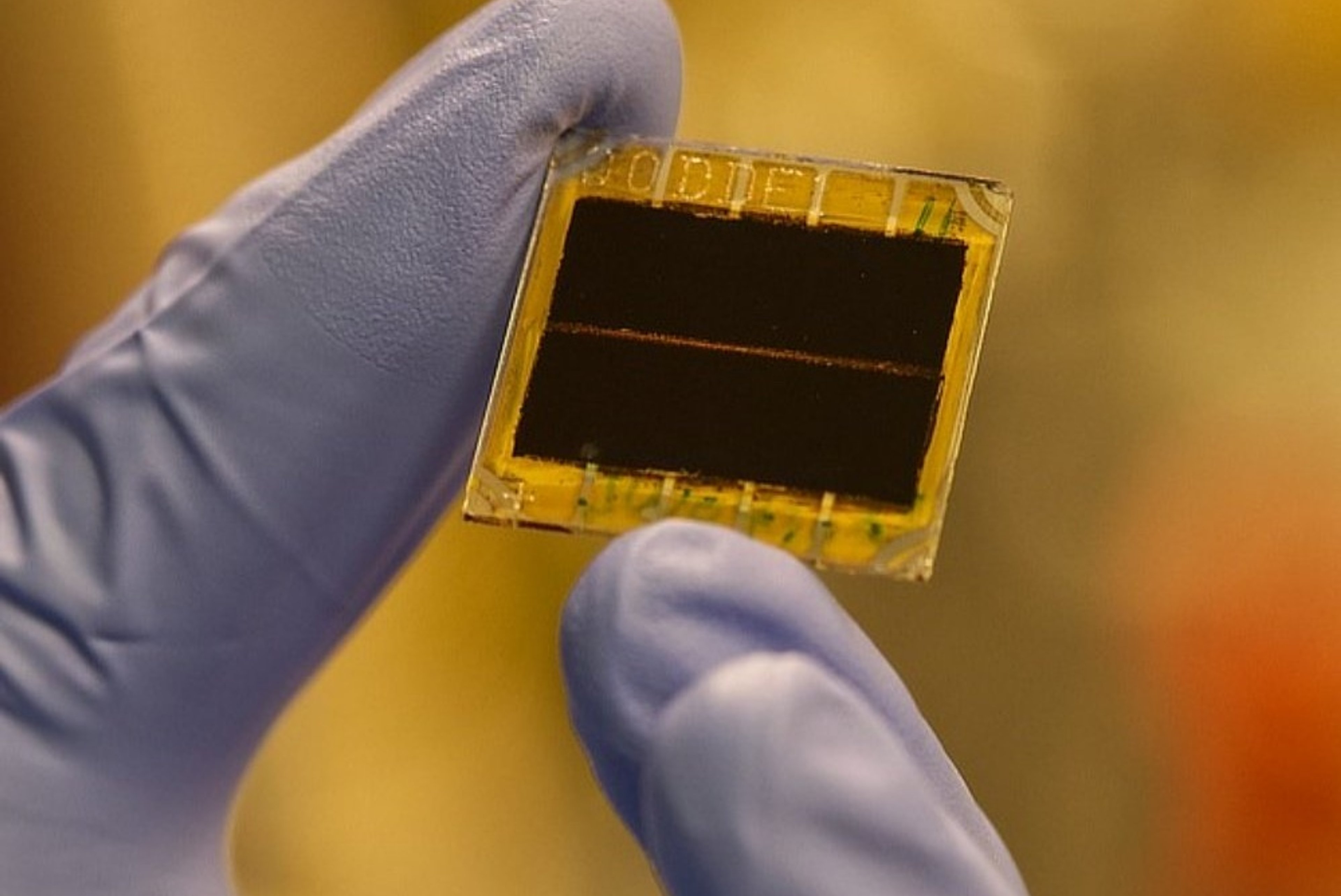 Oxford scientists develop ultra-thin material to turn objects into solar panels