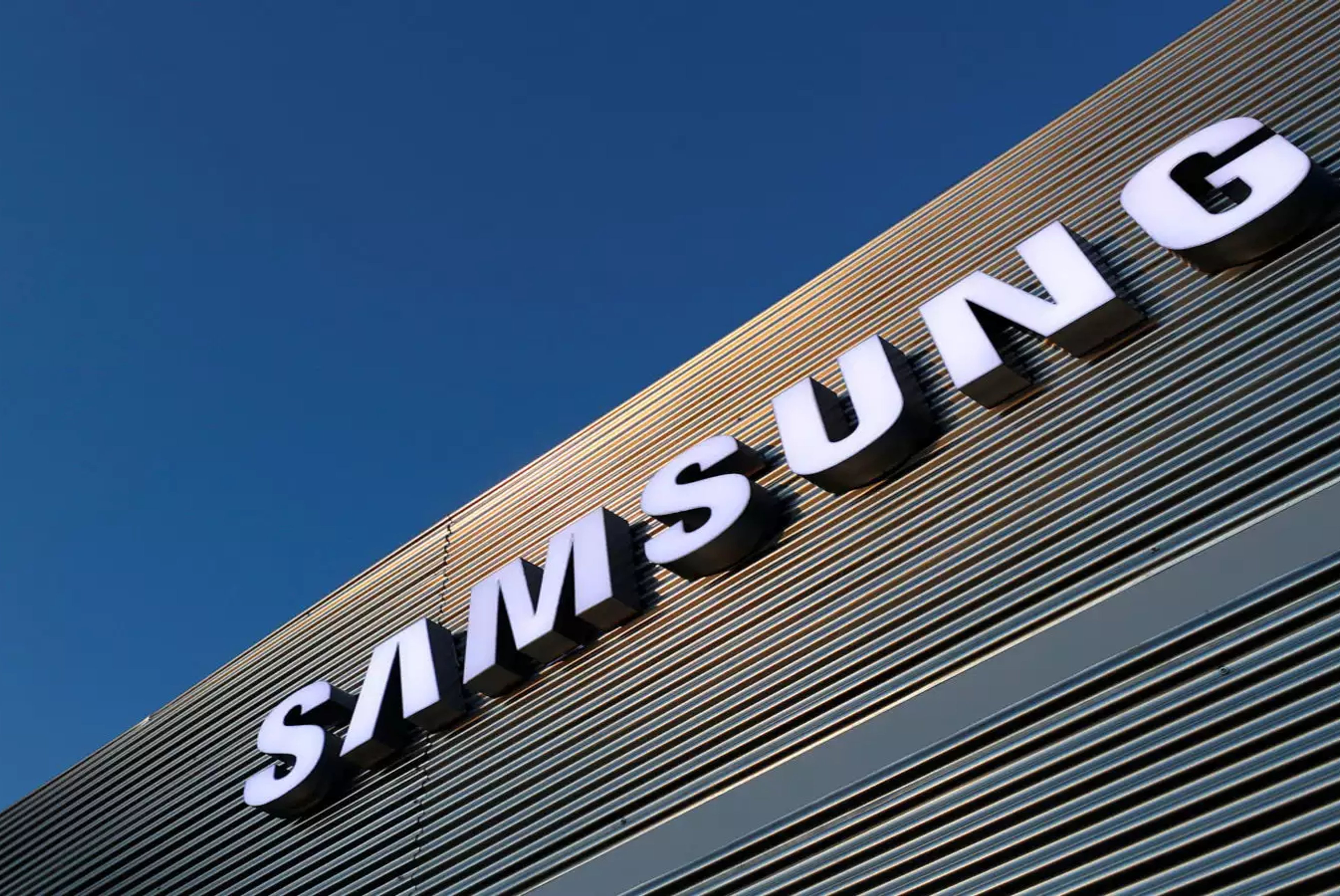 Samsung to Launch AI Smartphone Subscription Next Month