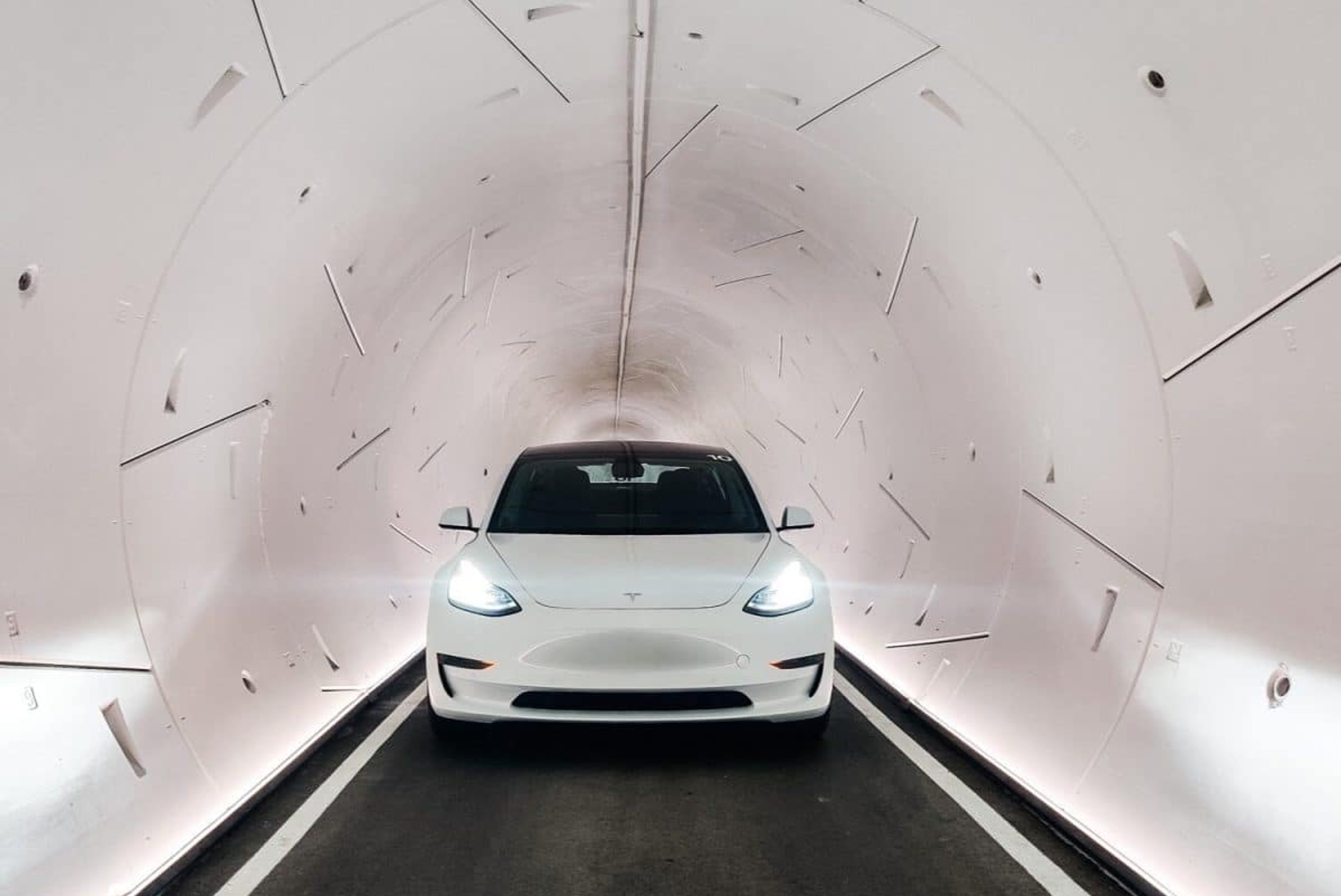 Dubai and Elon Musk Unveil 'Dubai Loop'—A High-Speed Underground Transit System