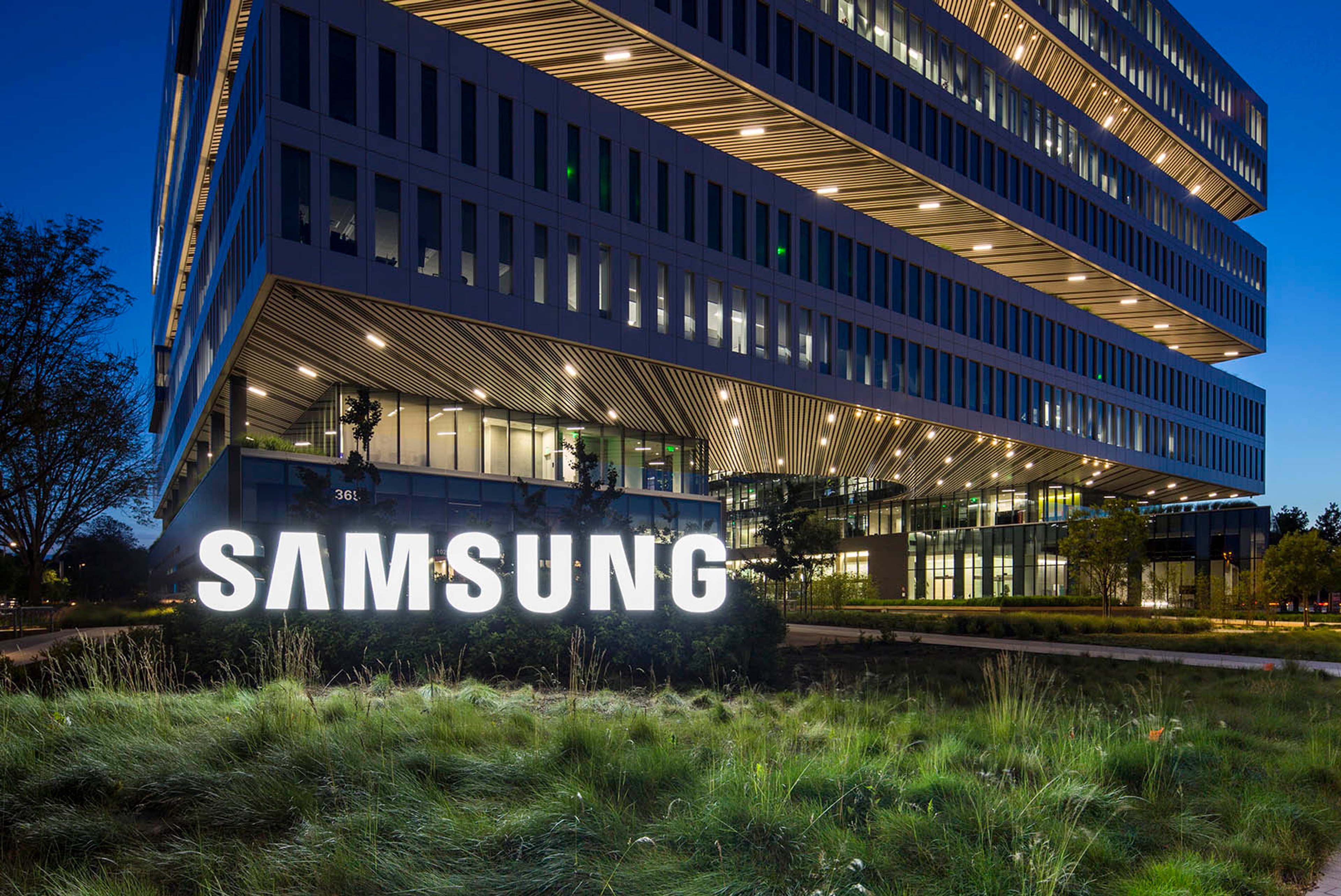 Samsung CEO Warns of Crisis, Calls for Urgent Restructuring