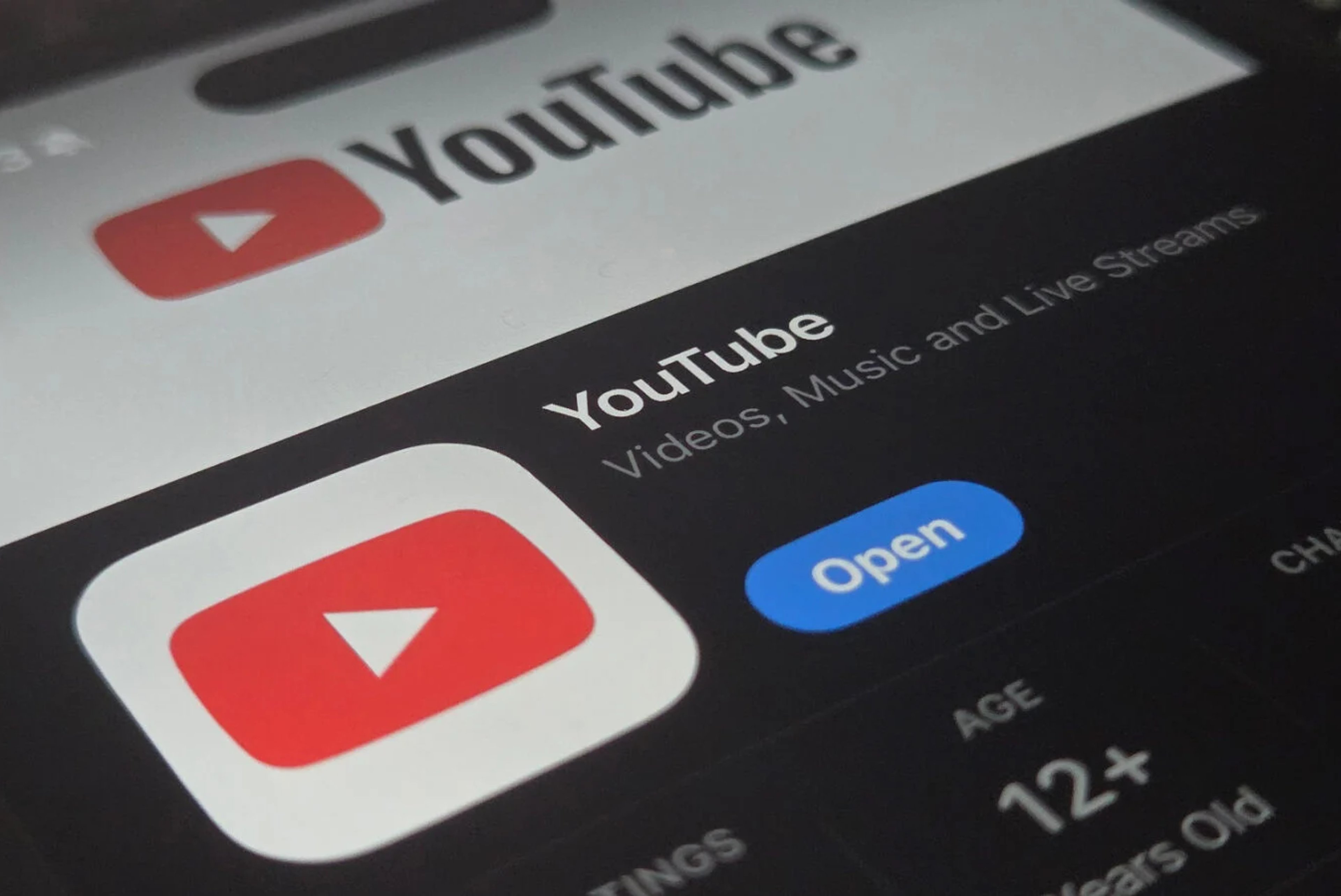 YouTube starts testing a new mobile app interface