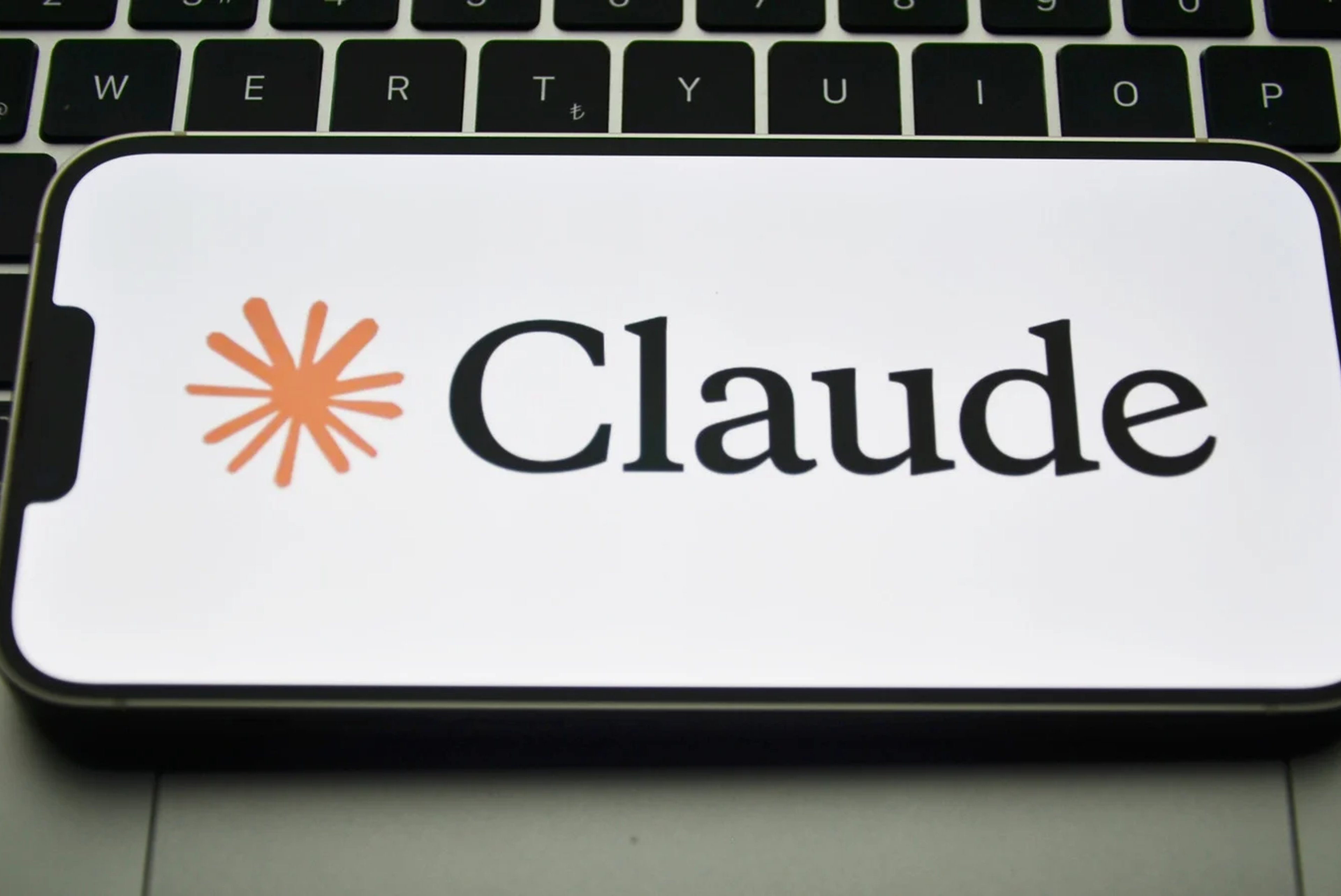 Apple drops Claude integration for Siri over Anthropic’s pricing demands