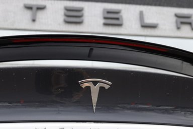 Tesla blames driver after fatal crash that killed Texas homeowner