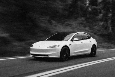 Tesla on Autopilot crashes into house in Texas, killing woman inside