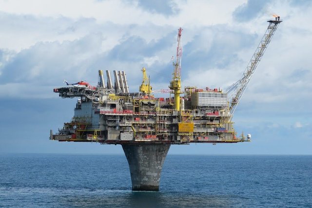 Starlink Launches Internet Subscription for Oil Rigs and Yachts