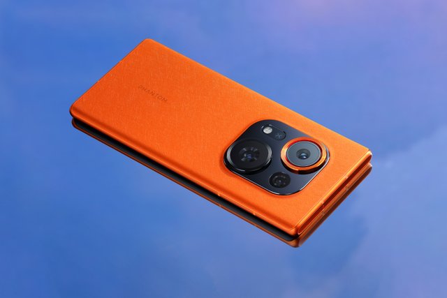 TECNO Presents PHANTOM X2 Pro — Smartphone with a Retractable Portrait Lens