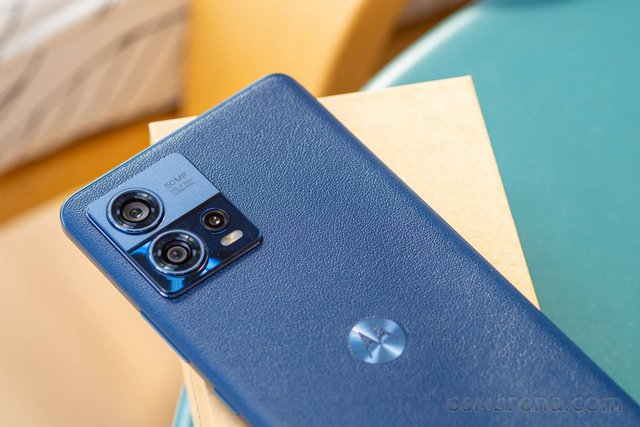 The Motorola Edge 30 Fusion in viva magenta: fun and functional