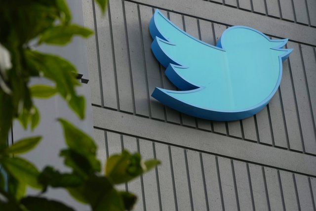 Twitter Blue subscribers can now tweet with an increased character limit