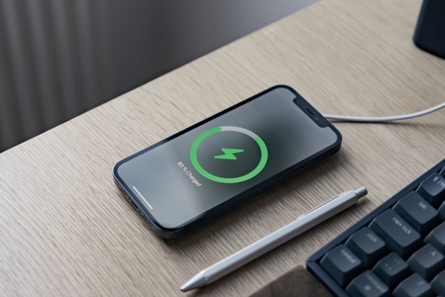 iPhone users noticed slow charging. The reason is the new iOS feature