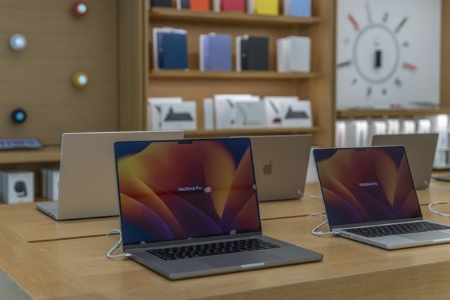 Apple experiences biggest quarter revenue drop in 7 years