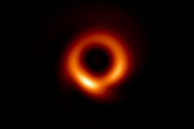 Machine learning helps researchers capture sharper image of black hole