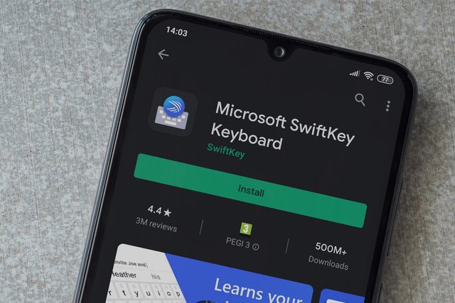 Microsoft's SwiftKey integrates Bing AI into iPhone and Android apps