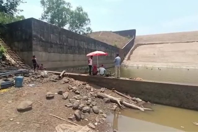 Official faces suspension for draining massive reservoir to retrieve lost phone