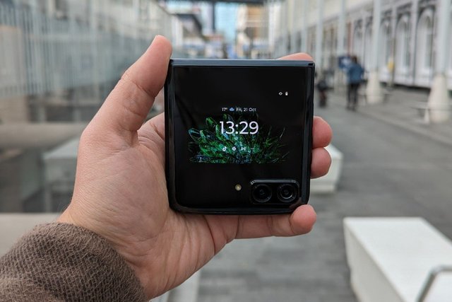 Motorola's upcoming Razr foldable: Leaked slide reveals its specs and US debut