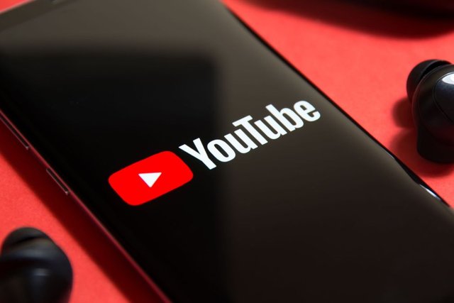 YouTube adds AI-powered dubbing tool