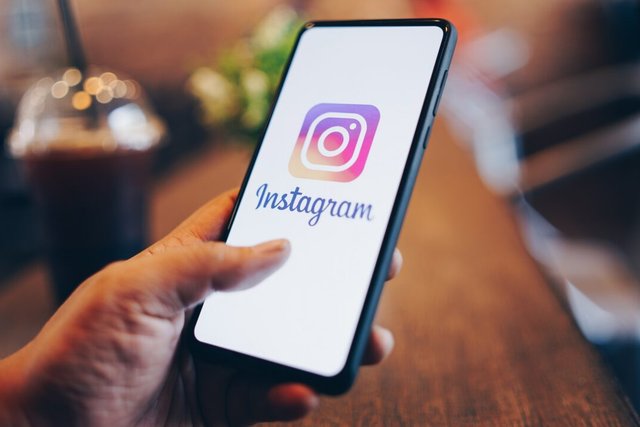 Instagram tests AI chatbot feature for direct messages