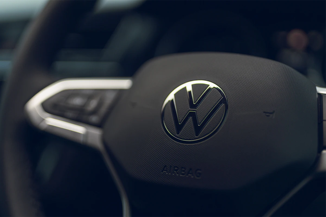 VW patent takes multifunction steering wheel to a new level