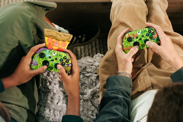 Microsoft unveils limited edition pizza-scented controllers