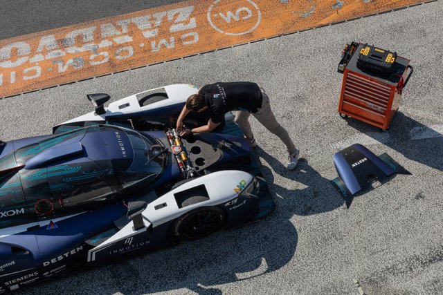 Students develop game-changing cooling technology for ultra-fast EV charging