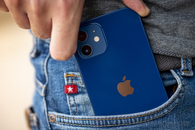 Apple addresses iPhone 12 radiation concerns with software update
