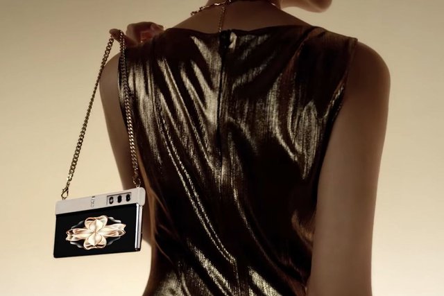 Honor presents a concept smartphone you can wear as a handbag