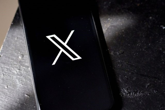 X introduces Community Notes for videos